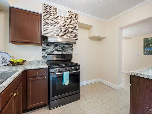 5th image of 4 Norwood Dr
