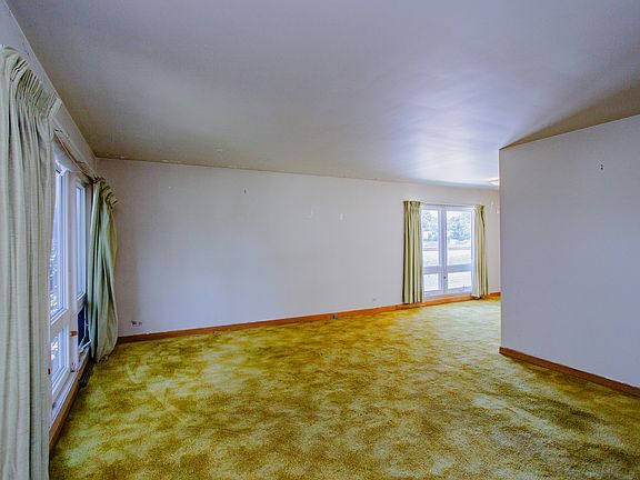 5th image of 7741 Lowell Ave
