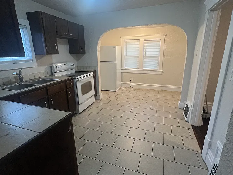 716 Grace Ave — Photo 8