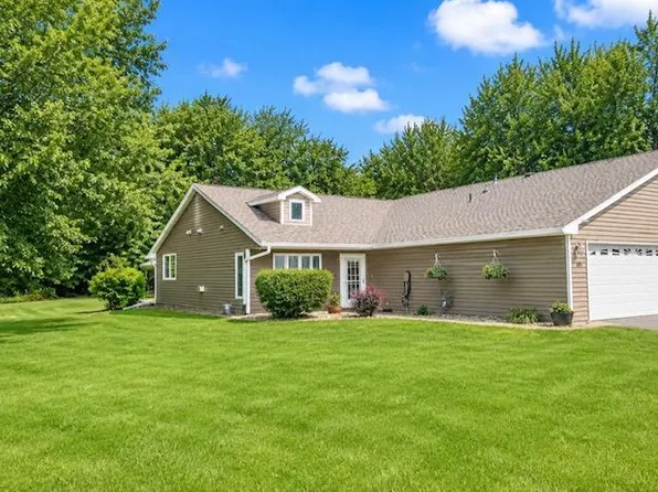 330 Creekview Ct, Baldwin, WI 54002