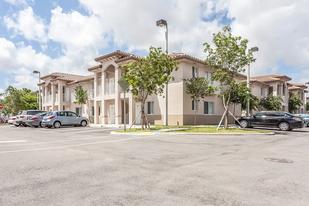 Palm West Apartment Holdings, LLC — Photo 1