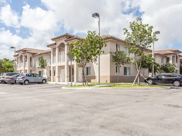 Palm West Apartment Holdings, LLC — Photo 1