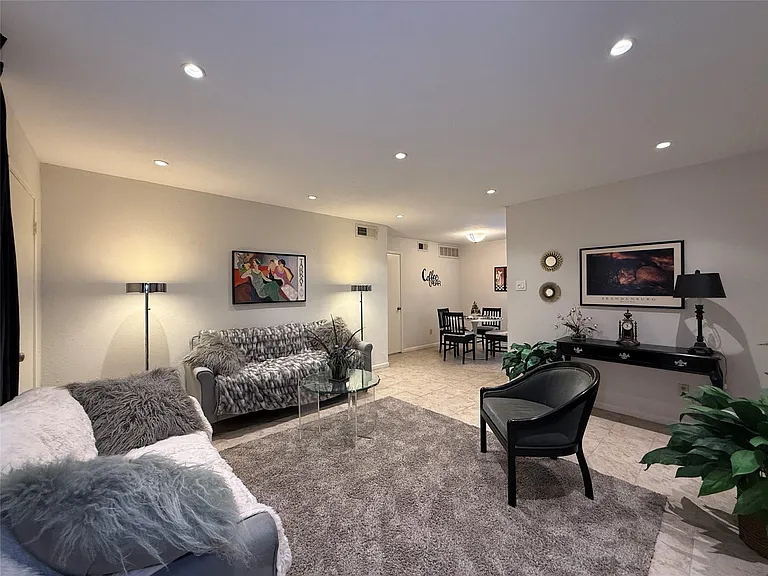 845 Augusta Dr #11 — Photo 7
