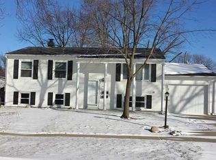453 Lewellen Dr NW, Cedar Rapids, IA 52405