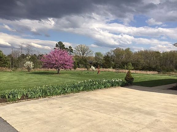 Beautiful yard, paved drive