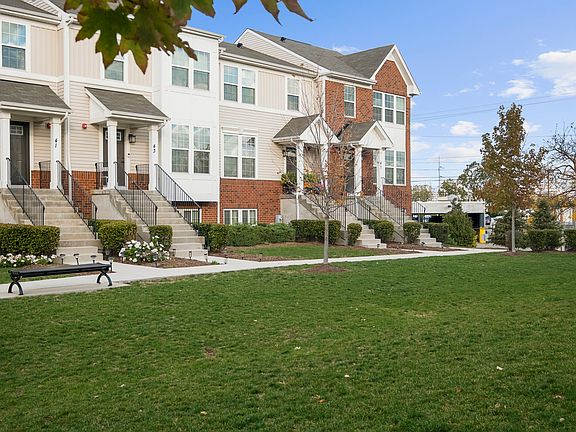 2nd image of 47 Nicholas Dr E