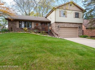 227 Perth Rd, Cary, IL 60013