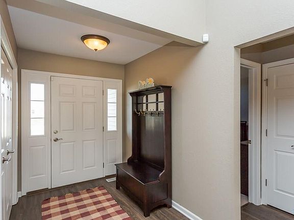 3rd image of 6630 Goldenrod Ct