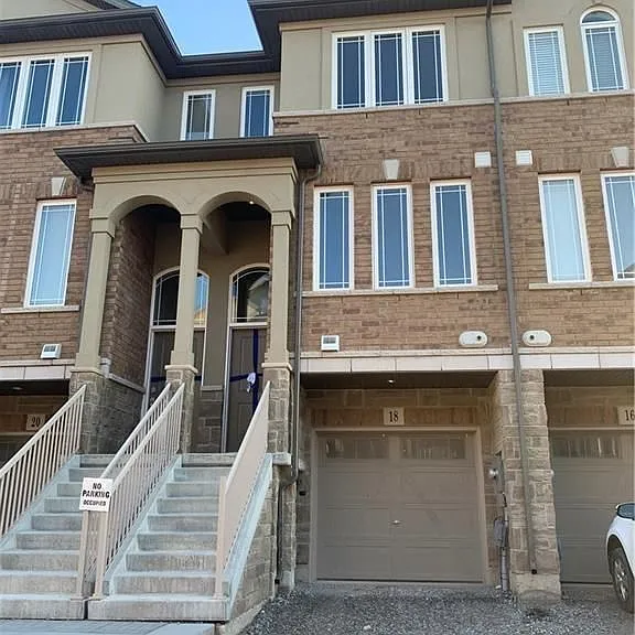 18 Aqua Ln — Photo 3