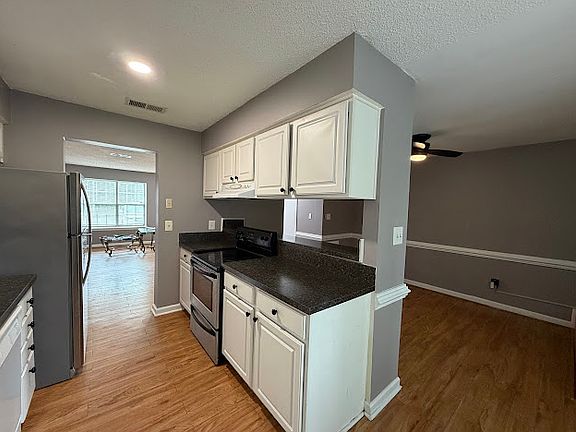 4th image of 548 Hollomon Dr