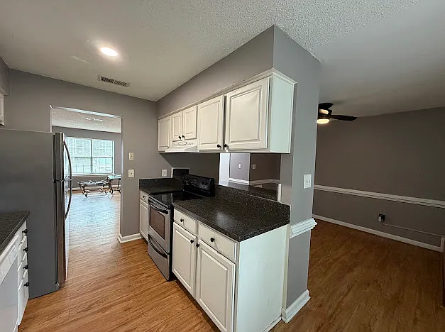 548 Hollomon Dr — Photo 4
