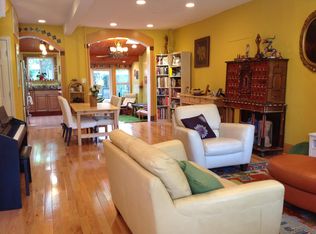 326 4th St SE, Washington, DC 20003