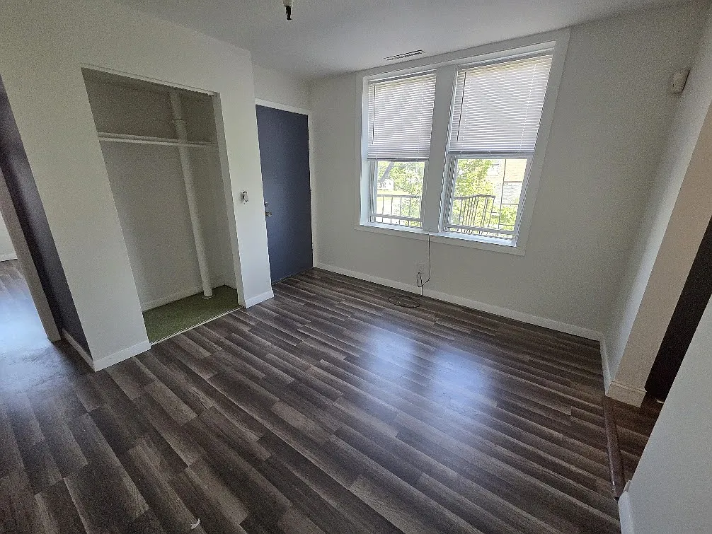 2 bed, 800 sqft, $1,200 — Photo 3