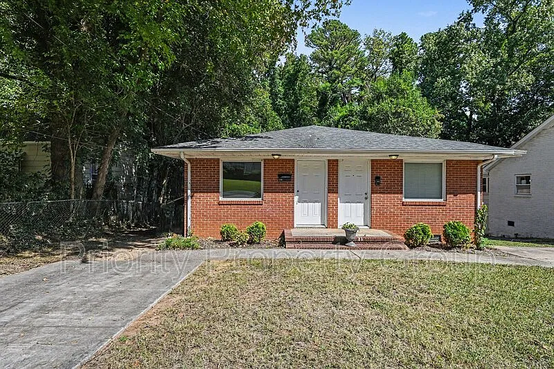2 bed, 1.0 bath, 740 sqft, $1,350 — Photo 1