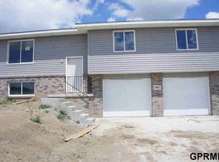 1060 Garden Valley, Lincoln, NE 68521