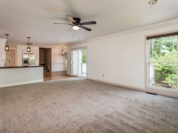 3rd image of 1456 Knightsbridge Dr