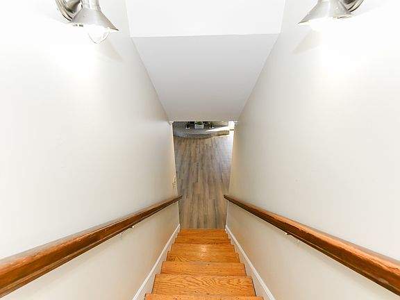 3rd image of 4228 Farlow Dr