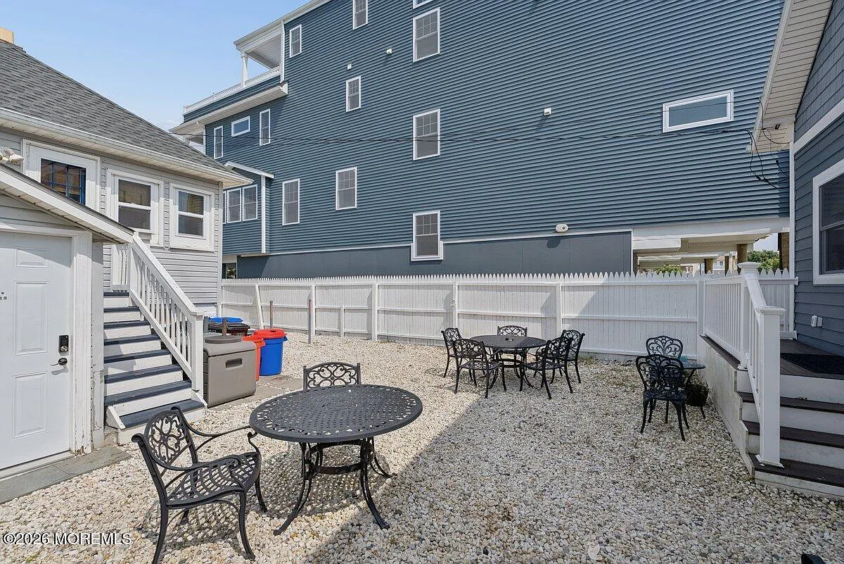 2 bed, 2.5 bath, 1112 sqft, $1,855 — Photo 2
