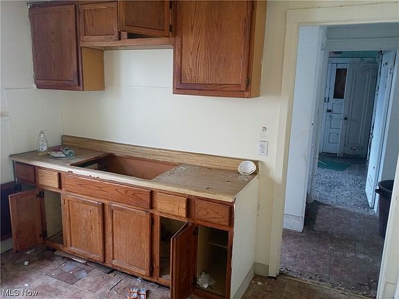 4th image of 11421 Glenboro Dr