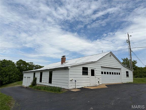 3rd image of 1320 Ridge Rd