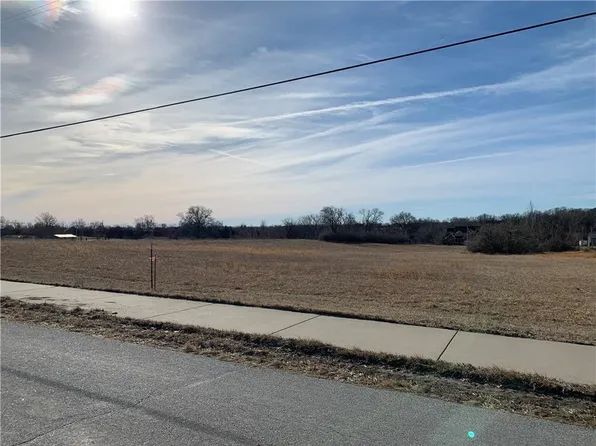 2101 Vilas St, Leavenworth, KS 66048