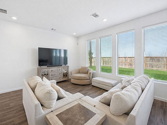 4th image of 5403 Holly Haven Ct