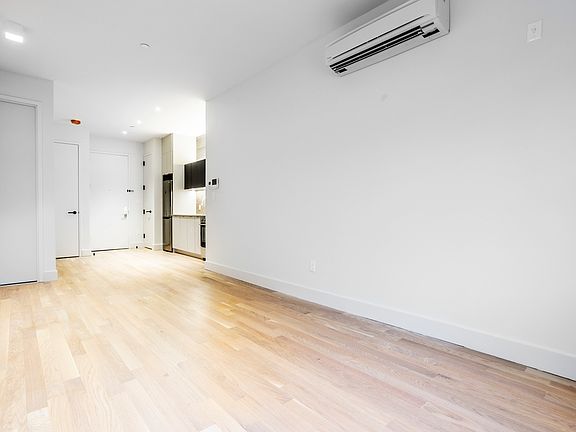 4th image of 287 Powers St #2X