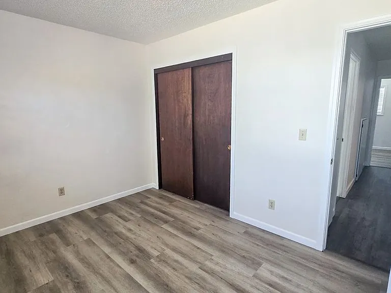 11613 Pacific Ct NE — Photo 8
