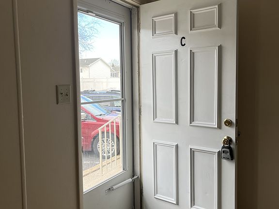 4th image of 611 Lincoln Way W APT C