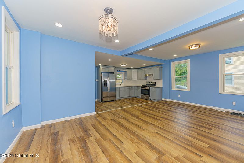 3rd image of 2318 Fairlee Street