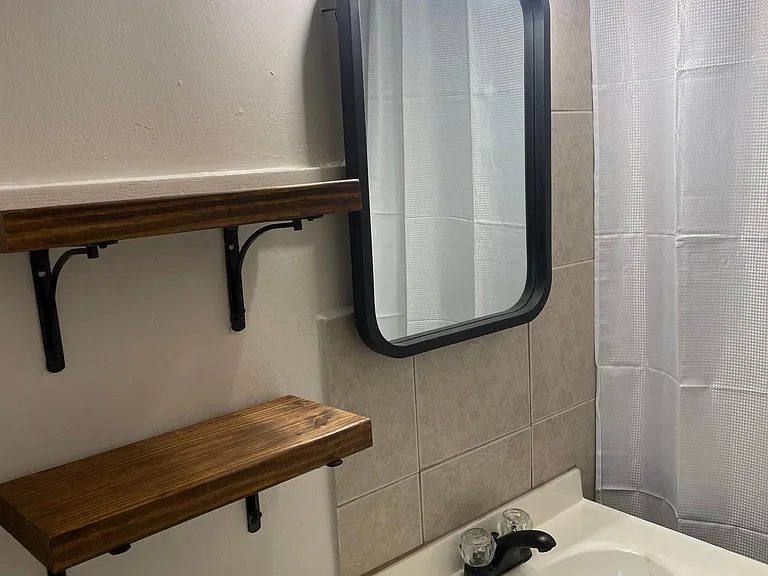 520 Crescent St NE #2 — Photo 7
