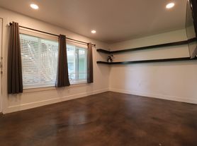 2200 Dickson Dr