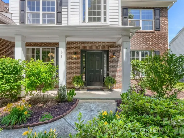 108 Runningdeer Dr, Mooresville, NC 28117