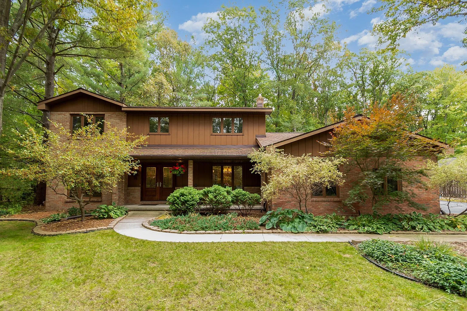 4613 Oakridge Dr photo 1