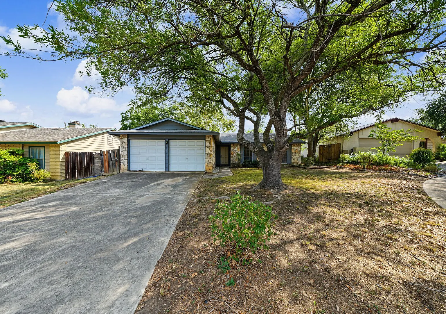 Charming 3-Bedroom Home with Fireplace & Spacious Backyard - Realtor Commission Offered: $500 — Photo 1