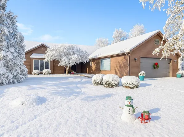 4433 Coventry Ln NE, Cedar Rapids, IA 52402