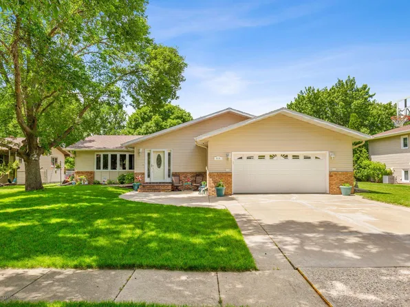 914 6th St W, West Fargo, ND 58078