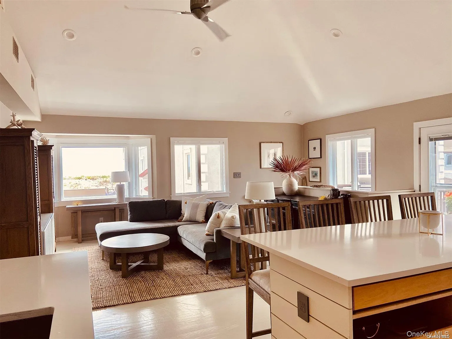 3 bed, 2.0 bath, 2217 sqft, $4,500 — Photo 3