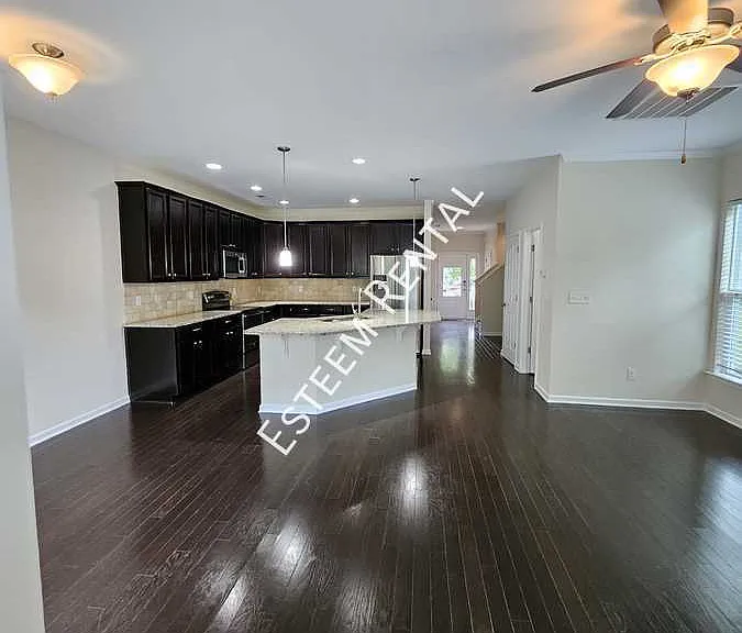 110 Fargale Ln — Photo 4