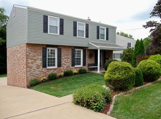 1070 Cork Dr, Bethel Park, PA