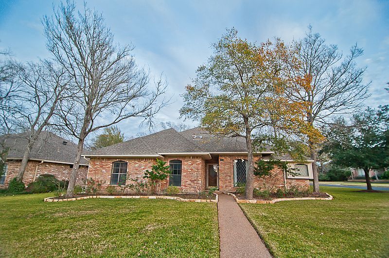 1st image of 9219 Shadowcrest Dr
