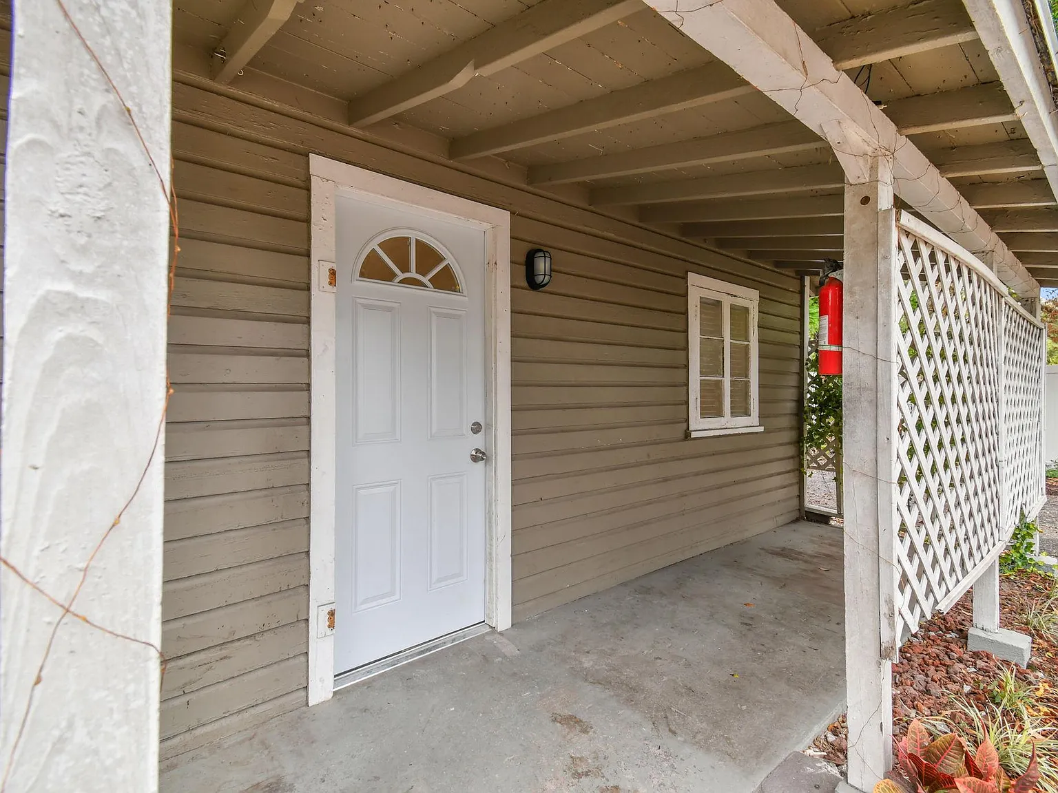 215 S Howard Ave — Photo 4