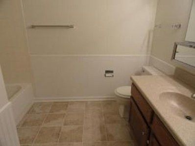 5th image of 412 N Thornwood Dr