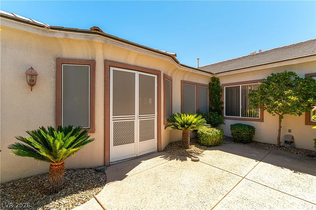 3 bed, 2.5 bath, 2376 sqft, $3,250 — Photo 2