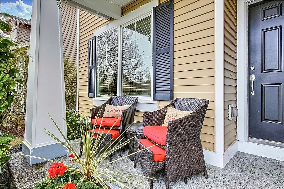 Front porch - 35023 SE Ridge St