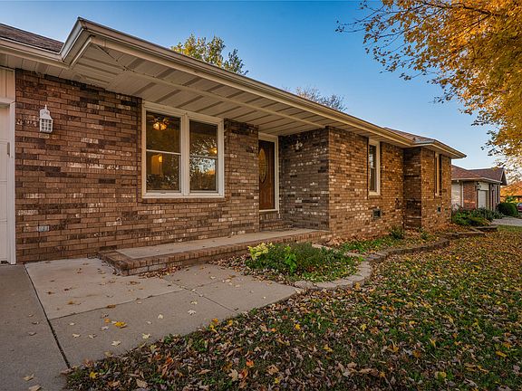 4th image of 909 Erin Court