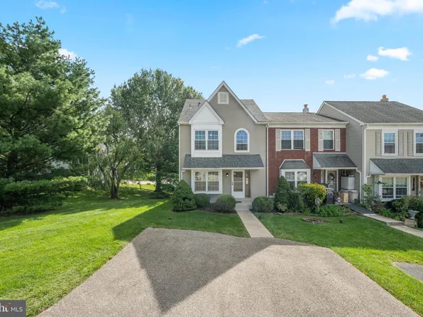 420 Snowflake Cir, Norristown, PA 19403