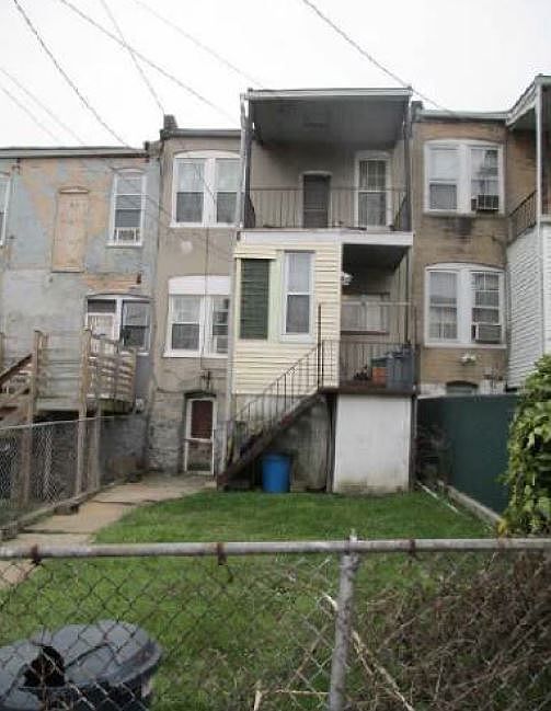 2nd image of 2922 Baker St