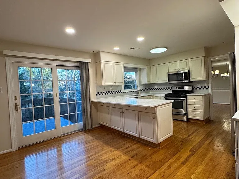 20333 Pleasant Ridge Dr — Photo 6