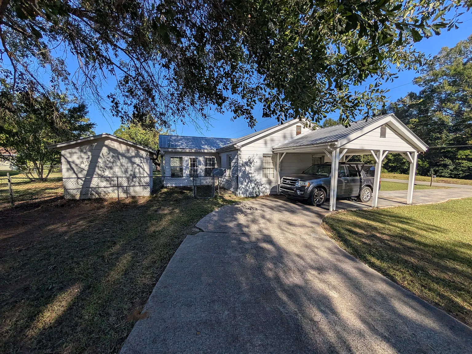 135 Vernon Rd — Photo 3